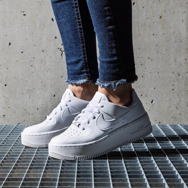 ナイキ エアフォース1 セージ ロー レディース 厚底 スニーカー