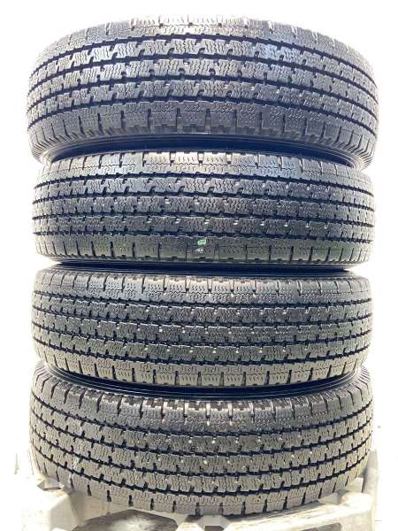 中古タイヤ　TOYO 4本セット TOYO TIRES（トーヨータイヤ） 中古タイヤ スタッドレスタイヤ 4本
