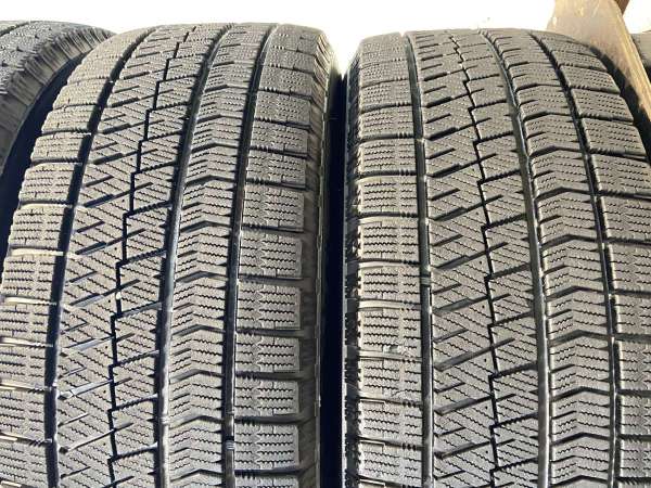 中古】ブリヂストン ブリザック VRX2 215/55R17 トヨタ純正 17インチ