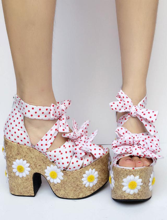 ロリィタサンダル　ホワイト　リボン柄　ピープトゥ　ストリートウェア ロリィタサンダル ホワイト リボン柄 ピープトゥ ストリートウェア の