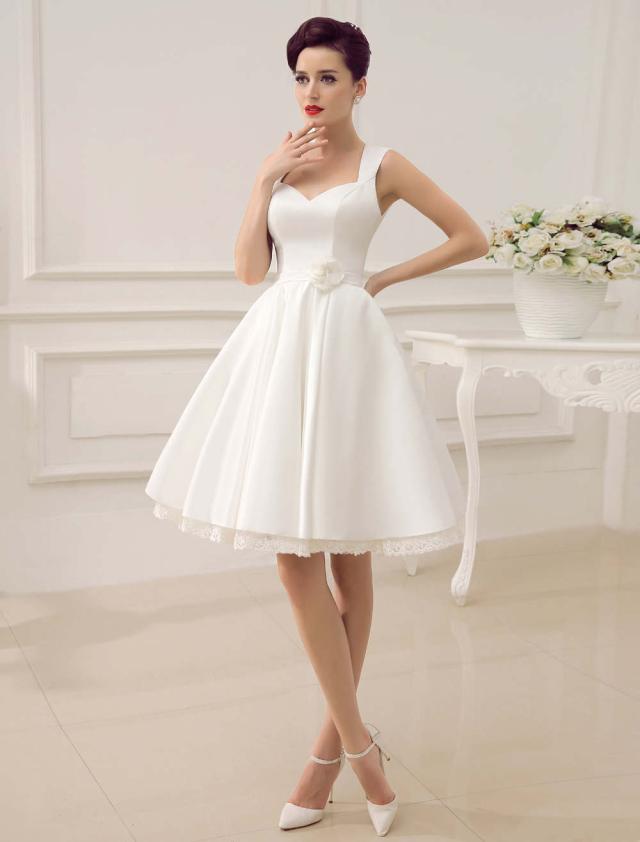 ショートウェディングドレス　2021　サテン　1950'sヴィンテージブライダルドレス　クイーンアン・ネック　オープンバック　レー ショートウェディングドレス 2021 サテン 1950'sヴィンテージ