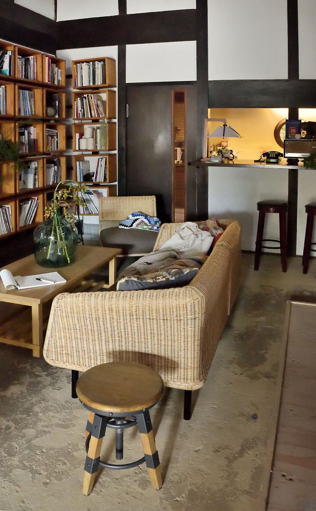 スツール ナチュラル (完成品) 昇降機能 スツール 東谷 azumaya おしゃれ 家具 インテリア 天然木 杉 ラッカー塗装 スチール 粉体塗装 一般商品