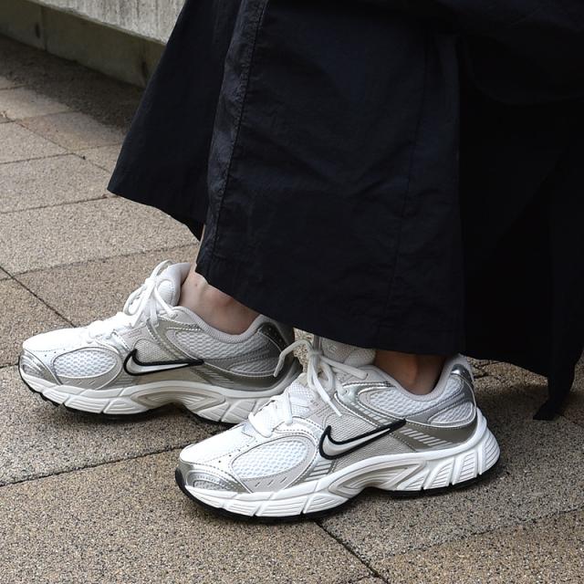 ナイキ nike レディース スニーカー カジュアル シューズ ファッション 靴 ローカット レトロランニング ウィメンズV5 RNR HQ7901 104