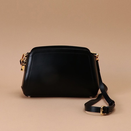 サマンサタバサ ショルダーバッグ トラペズミニヨン ブラック Samantha Thavasa サマンサ タバサ ブランド 正規品 新品 ギフト プレゼント 人気 おすすめ 誕生日 記念日 クリスマス 送料無料 ラッピング無料 サマンサタバサ ショルダーバッグ トラペズミニヨン ブラック Samantha