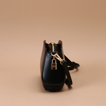 美品　サマンサタバサ　トラペズミニヨン ショルダーバッグ　黒　レザー　340 Samantha Thavasa - 美品 サマンサタバサ トラペズミニヨン