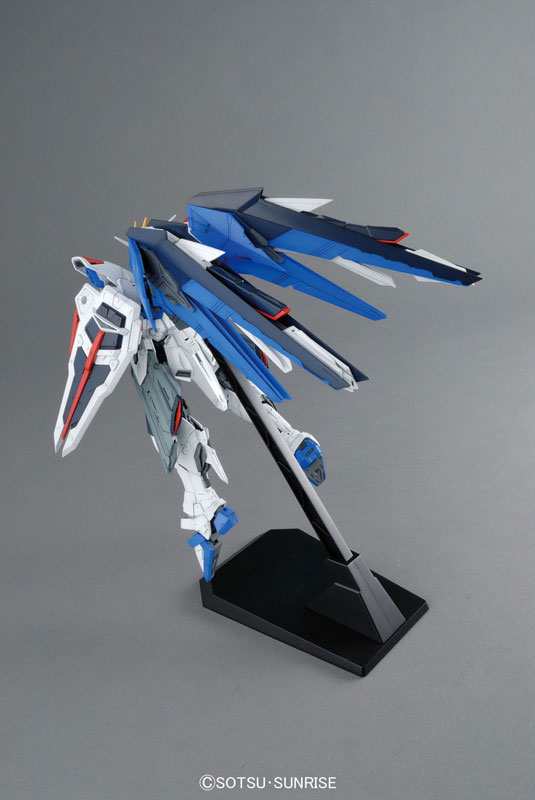 【新品】1週間以内発送 MG 機動戦士ガンダムSEED 1/100 フリーダムガンダム Ver.2.0 プラモデル ガンプラ 機動戦士ガンダムSEED  ガンダム｜au PAY マーケット