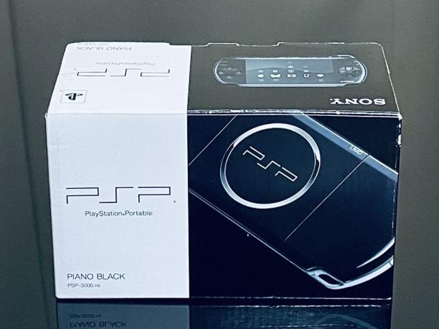 【即納】【新古品・未使用品】小傷ありの為難あり　 PSP「プレイステーション・ポータブル」 ピアノ・ブラック(PSP-3000PB)　Sony PSP ゲーム機 本体 ソニー