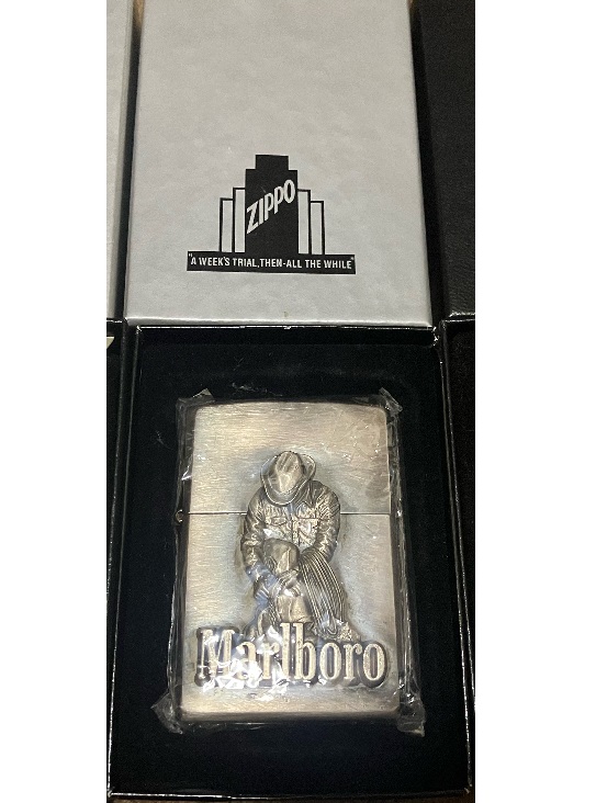 【新品】1週間以内発送【委託販売】【グランジシルバー】マルボロマンジッポー Marlboro zippo ライター 喫煙具 コレクションの通販は