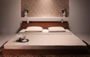 ローベッド セミダブル マットレス付き スタンダードポケットコイル 棚 コンセント 組立付きの通販は