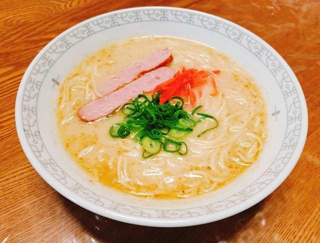 豚骨ラーメン　PAY　グルメ　特産品　九州生麺　650円の通販はau　お取り寄せ　お試し　マーケット－通販サイト　au　本場九州ラーメン専門店　2人前　ラーメン　とんこつ　ポイント消化　マーケット　PAY　スープ付き　ご当地　博多　セット