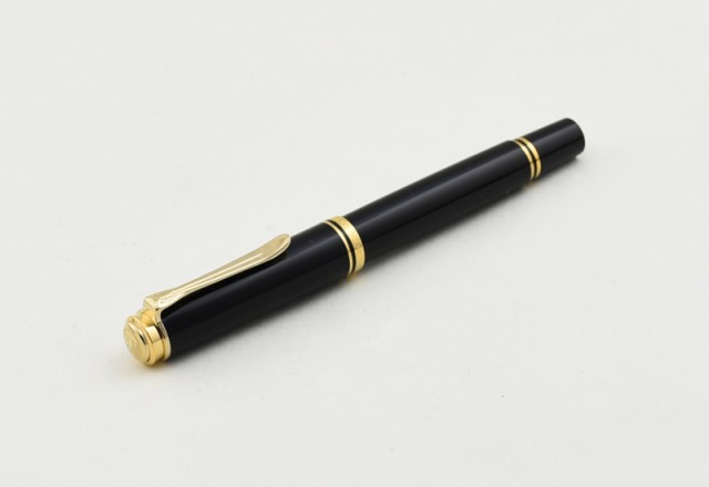 ペリカン PELIKAN スーベレーン 万年筆 緑縞GT/ブラックGT ロジウム装飾18金ペン先 EF/F/Mサイズ M1000｜au PAY  マーケット