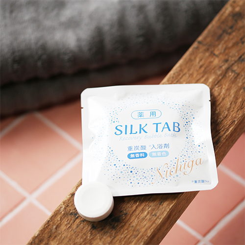 薬用 SILK TAB 【医薬部外品】 3錠×12袋 【メール便専用品】【送料無料】 重炭酸入浴剤 温浴効果 疲労回復 Recovery Bubble Bath [06] NICHIGA(ニチガ) バスフィズ