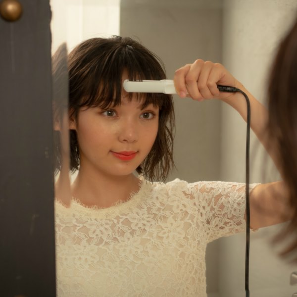 ヘアアイロン ストレート ミニサイズ 小型 男性 女性 髪がいたまない シルクプレート 絹女 キヌージョの通販はau Pay マーケット カナエミナ