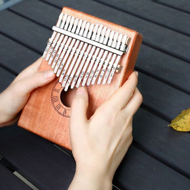 初心者におすすめ！幅広く弾ける１７キー「カリンバ教本付」  (カリンバ楽器 カリンバ教本セット 手軽な楽器)の通販は