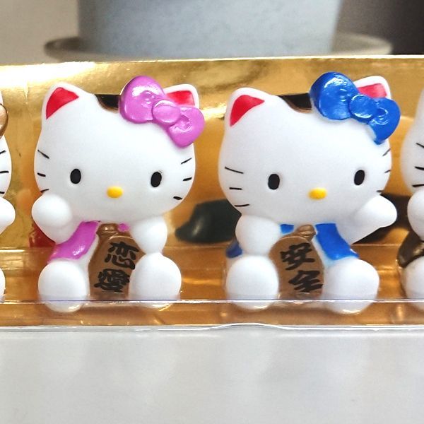 ハローキティ七福招き猫ドール はろうきてぃ 7個入り 7体セット サンリオ Hello Kitty 人形 和装 マスコット 海外への日本土産 ギフト の通販はau Pay マーケット 株式会社ポニー