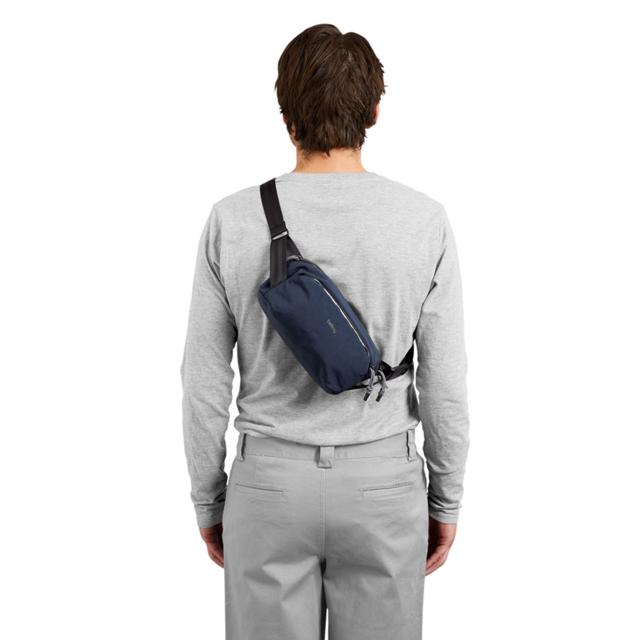 ベルロイ Bellroy バッグ クロスボディバッグ ベンチャー レディ スリング 2.5L メンズ レディース 軽量 耐水 斜め掛け ネイビー