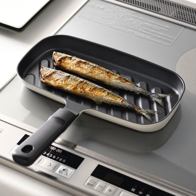 Leye レイエ フィッシュロースター おさかなロースター グリルパン コンパクト 軽量 ガス対応 IH対応 丸洗い ガラスフタ付き LES3238_1