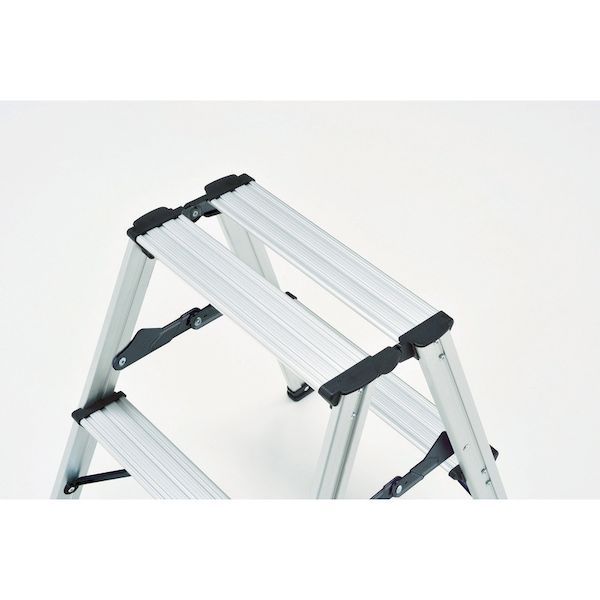 【個数：1個】 トラスコ中山（ＴＲＵＳＣＯ） ＴＲＵＳＣＯ TSAF2BK アルミ製踏台 2段 高強度型 黒 423-4111_3