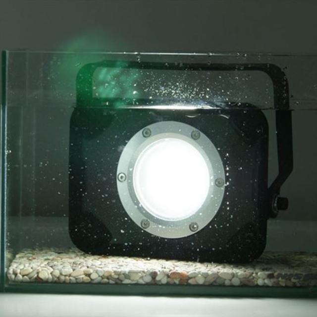リユースのサカイ浦和店【U1602】富士倉 充電式LED投光器 15W LED投光器 15W 充電式 プロ仕様 ハイパワー 投光器 2,200mAh リチウム