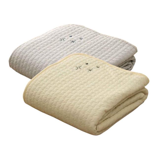 北海道・沖縄・離島配送不可 代引不可 肌掛け布団 掛け布団 掛布団 シングル 約140×190cm イブル 側生地：綿100%  中綿：ポリエステル100% キルティング 洗濯機で洗える ウォッシャブル ノンホルムアルデヒド カルム IKEHIKO CLM140190の通販は 5,829円