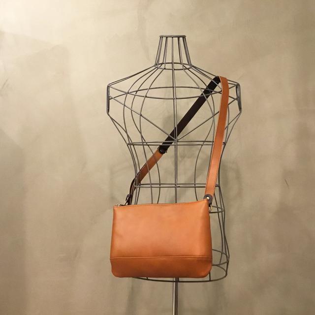 送料無料 【alto.】スマートショルダーバッグ／サコッシュ（Ｌ）AKEB-3103（ブラウン）【ひょうご・神戸オンライン物産展】 / レザー 本革 牛革 お取り寄せ 通販 お土産 お祝い プレゼント ギフト おすすめ