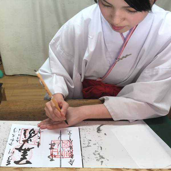 送料無料 御朱印帳 欧風モダン ブラウン 奈良県 ご朱印帳 御朱印ガール 朱印帳 ギフト お歳暮 御歳暮の通販はau Pay マーケット わが街とくさんネット