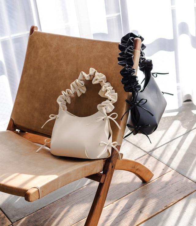 【送料無料】『Casseliniサイドリボンデザインバッグ』【メール便不可】【80】[バッグ レディース ファッション雑貨 小物 鞄 かばん トート ハンドバッグ 肩掛け ショルダー リボン ギャザー フェイクレザー 春 夏 秋 冬] 送料無料】『Casseliniサイドリボンデザインバッグ』【メール便不可