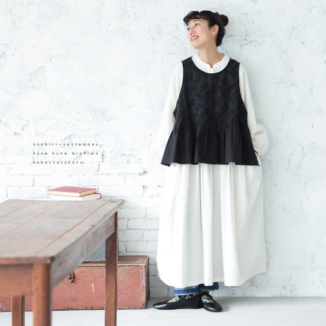 はちみつ堂 味わい刺繍ベスト レディース ノースリーブ フレア Aライン 麻混 リネン混 フリル 花柄 トップス_5