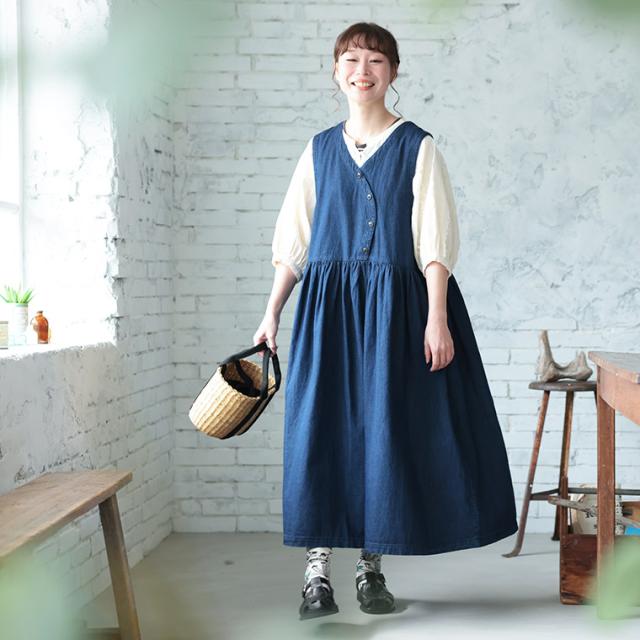はちみつ堂 まあるいカーブのデニムワンピース レディース ジャンスカ ジャンパースカート ノースリーブ ロング フレア Vネック