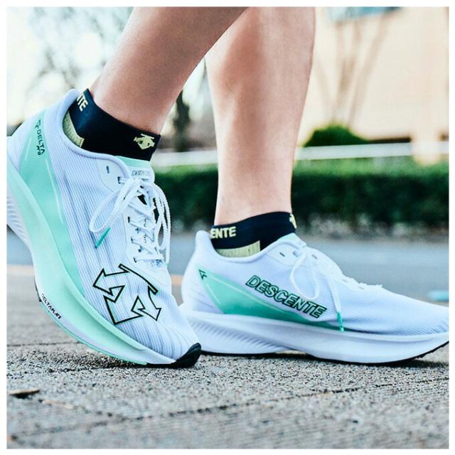 DESCENTE - ☆新品未使用☆ デサント DELTA PRO RACE / デルタプロレース レビュー]超初心者向けカーボンシューズ！DELTA PRO RACE