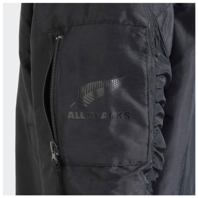 【サイズ5XL】adidasオールブラックスラグビー 薄手中わた入り ジャケット adidas（アディダス）の「オールブラックス ラグビー 薄手中わた入り