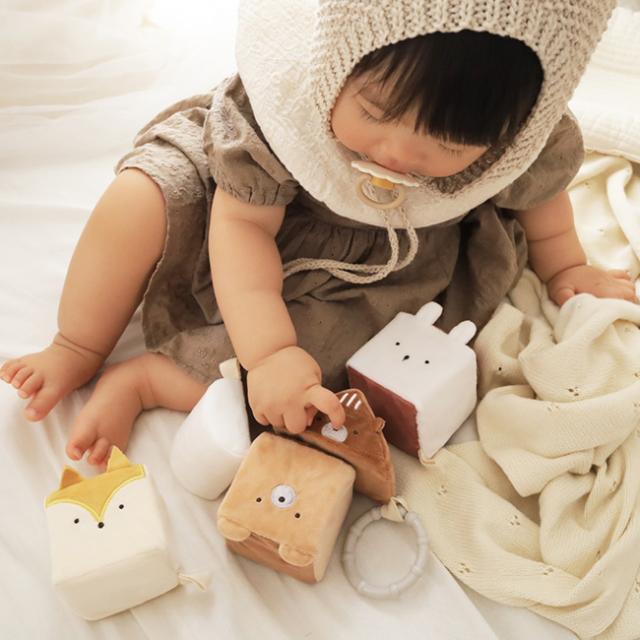 amanoppo あまのっぽ つみきと布おもちゃのセット(赤ちゃん 0歳 おもちゃ 出産祝い ハーフバースデー プレゼント 万年カレンダー 積み木 月齢フォト セット 音が鳴る 布 絵本 生後6ヶ月 女の子 男の子)【ギフト対応無料】 即納_8