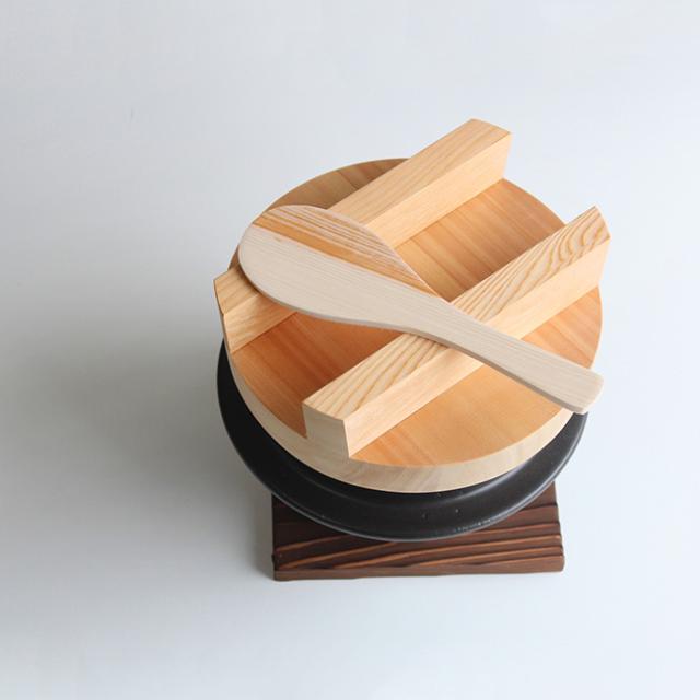 萬古焼 羽釜 ごはん鍋 三合炊き (しゃもじ・敷板・簡単レシピ付) 黒 6000-4033 ggw725x Amazon｜スズ木,萬古焼 羽釜 ごはん鍋 三合炊き (しゃもじ・敷板・簡単