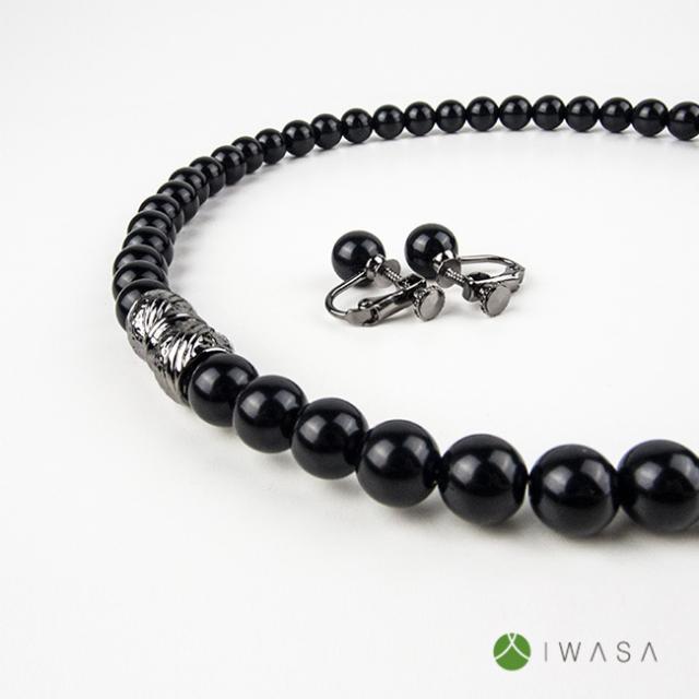 IWASA 天然ジェット ネックレス＆イヤリング／ピアス 2点セット 2074(岩佐 ジェット マグネット ネックレス 葬式 葬儀 法事 弔事 フォーマル ジュエリー セット 冠婚葬祭 アクセサリー モーニングジュエリー)