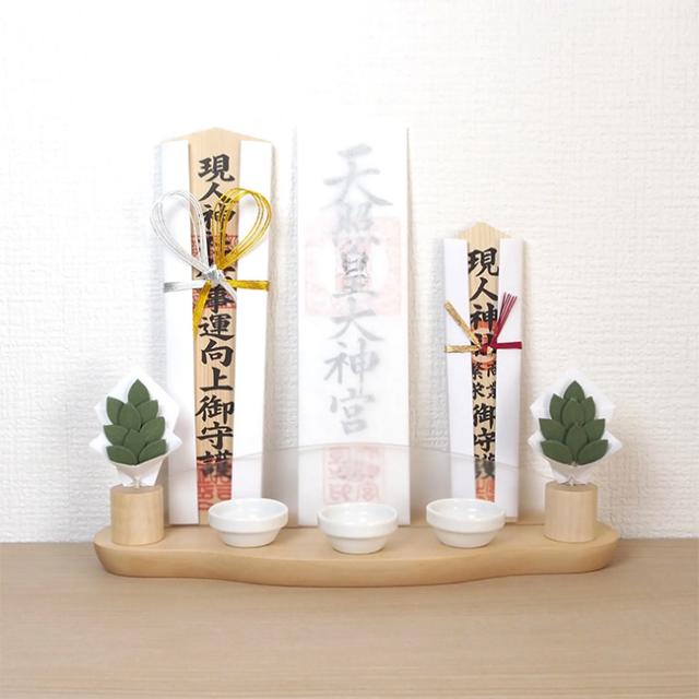 神棚 NAGI 九枚葉サカキセット グリーン(神棚 壁掛け おしゃれ モダン神棚 榊 セット 神具セット お札立て 神札立て 木製 無垢材 メイプル 日本製 神棚セット 賃貸 穴あけ不要 石膏ボード ピン 穴開けない) 1-2W