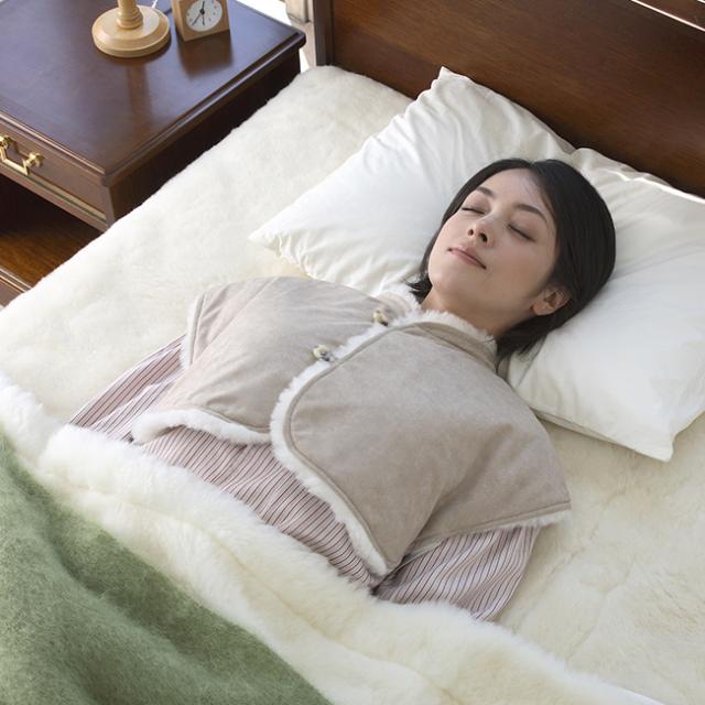 メリノン お家で洗えるおやすみベスト ベージュ(肩 防寒 ベスト 就寝 あったか 睡眠時 部屋着 室内 冷え対策 就寝時 肩の冷え 対策 グッズ 肩が冷える 寝る とき 暖かい 肩あて 肩当て ポンチョ) 1-2W