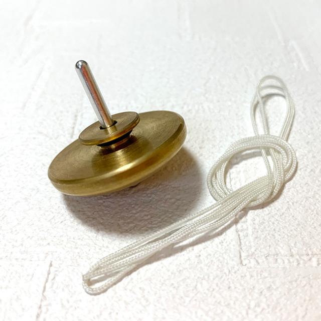ミツミ製作所 町工場が作った精密10分独楽(コマ 独楽 日本製 日本 文化 外国人 海外 お土産 贈り物 ギフト 大人 子供 孫 遊ぶ おもちゃ 玩具 こま まわし 技 遊び 特技 趣味 面白い おもしろ グッズ)_1