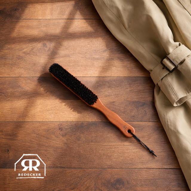 REDECKER レデッカー 洋服ブラシ re441100(ホコリ取り ブラシ 洋服 豚毛ブラシ ホコリ 取り ドイツ製 ほこり取りブラシ 花粉 落とし 衣類用 お手入れブラシ 天然木 衣類ブラシ 花粉対策 スーツ コート ジャケット クリーニングブラシ)