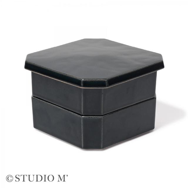 studio m’ スタジオエム 隅切二段重(お正月 おせち お節 おもてなし 陶器 磁器 重箱 お重 2段 保存容器 副菜 常備菜 作り置き 保存 容器 食器 深皿 食卓 和モダン おしゃれ 和食 おせち料理 お祝い 正月)【F】 1-2W_2