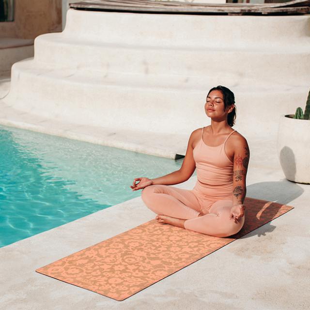 YogaDesignLab ヨガデザインラボ コルクマット 3.5mm(薄い ヨガマット おしゃれ インテリア かわいい 持ち運び ピラティス マット ピラティスマット ホットヨガ ホットヨガマット コルク ストラップ付き 高級 プレゼント ギフト 贈り物)