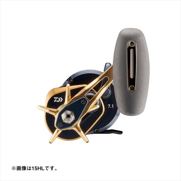 ダイワ ベイトリール 22ソルティガ 15L(左) フィッシング