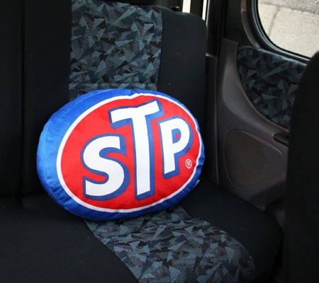 Stp クッション おしゃれ アメリカン アメリカン雑貨 車内 インテリア ガレージ Die Cut Cushion Stp Ovalの通販はau Pay マーケット アメリカン雑貨ジャンクヤード