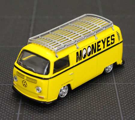 ムーンアイズ ミニカー ワーゲン バス VW ホットロッド カスタム アメリカ アメリカン雑貨 Tarmac Works x MOONEYES  1/64 Volkswagen Typ｜au PAY マーケット