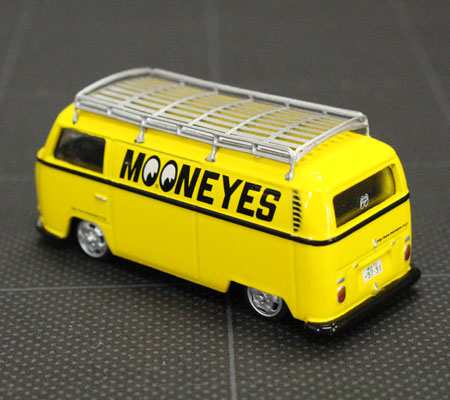 ムーンアイズ ミニカー ワーゲン バス VW ホットロッド カスタム アメリカ アメリカン雑貨 Tarmac Works x MOONEYES  1/64 Volkswagen Typ｜au PAY マーケット