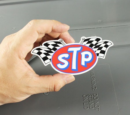 ステッカー アメリカン 車 おしゃれ バイク かっこいい おしゃれ オイル カーステッカー チェッカーフラッグ アメリカン雑貨 Stp Logo Flの通販はau Pay マーケット アメリカン雑貨ジャンクヤード