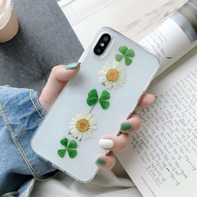 Iphonese2 ケース 韓国 クリア 透明 押し花 ドライフラワー クローバー ひまわり おしゃれ 個性的 かわいい お洒落 Iphone7 Iphone8 Iphoの通販はau Pay マーケット セレクトショップオンリーユー