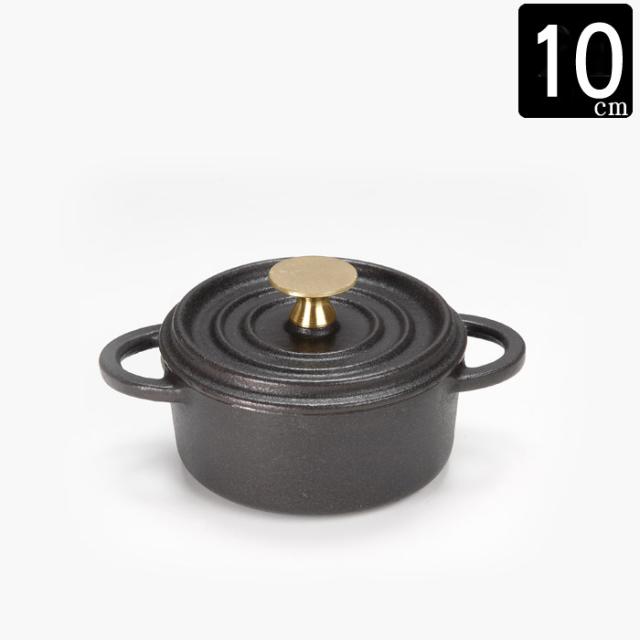 ココット鍋 なべ 丸鍋 鋳鉄 蓋付 直径10×高さ4.6cm（取手含む寸法14.5cm ） 重量約0.8kg 1台単位 食器 容器 器 中国産 鉄分補給 キッチン用品 美味しい 料理道具 鍋料理 煮物 煮込み 焼き物 熱々 料理 もてなし プレゼント【送料無料・代金引換不可】の通販は 6,764円