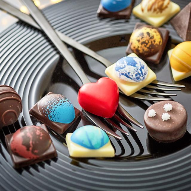 バレンタイン チョコ アストロノミー 惑星チョコレート ギャラクシショコラs 3個 P 21 C 21 Ea V Ichiosi V バラマキ W Ninkiの通販はau Pay マーケット ソムリエ ギフト