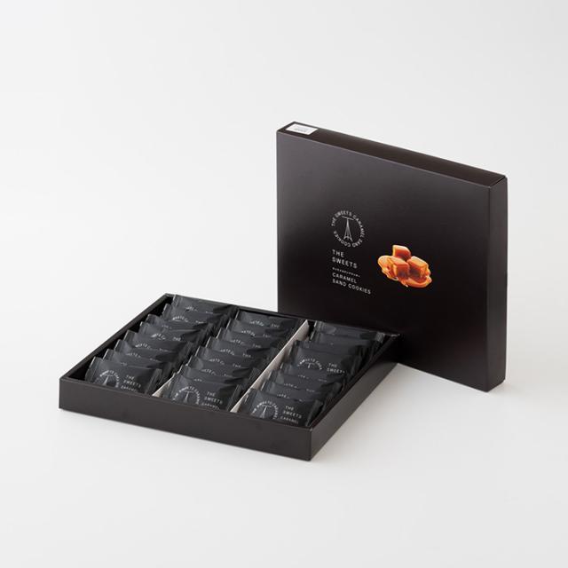 お歳暮 ギフト 内祝い お返し ギフト お菓子 送料無料 ザ スウィーツ キャラメルサンドクッキー ２４個 P 包装済 の通販はau Pay マーケット ソムリエ ギフト