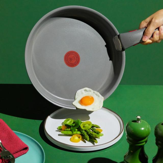 送料無料 ティファール T-fal インジニオ・ネオ IHセラミックグライド アースグレー セット3 L26693 / IH対応 ガス火対応 取っ手の取れる フライパン 22cm 26cm 取手 オーブン調理 食洗機対応 調理器具 キッチン用品 JGS_1